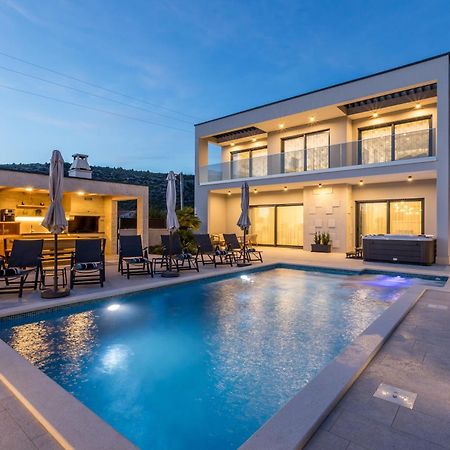 Luxury Villa Diana With Heated Pool And Jacuzzi Dograde 외부 사진