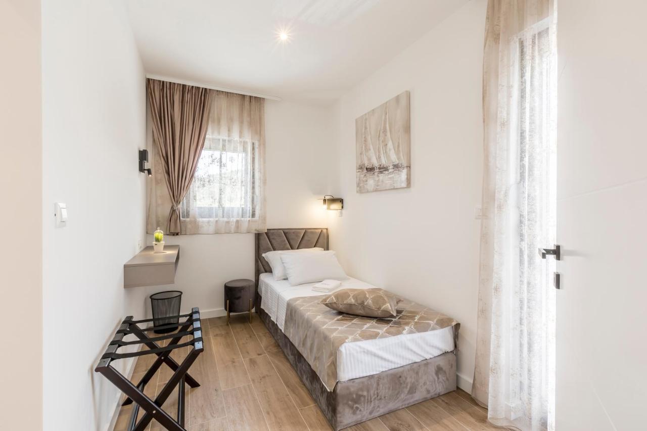 Luxury Villa Diana With Heated Pool And Jacuzzi Dograde 외부 사진