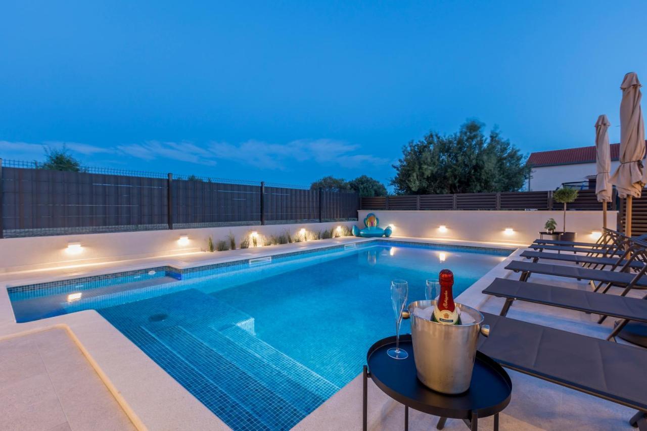 Luxury Villa Diana With Heated Pool And Jacuzzi Dograde 외부 사진