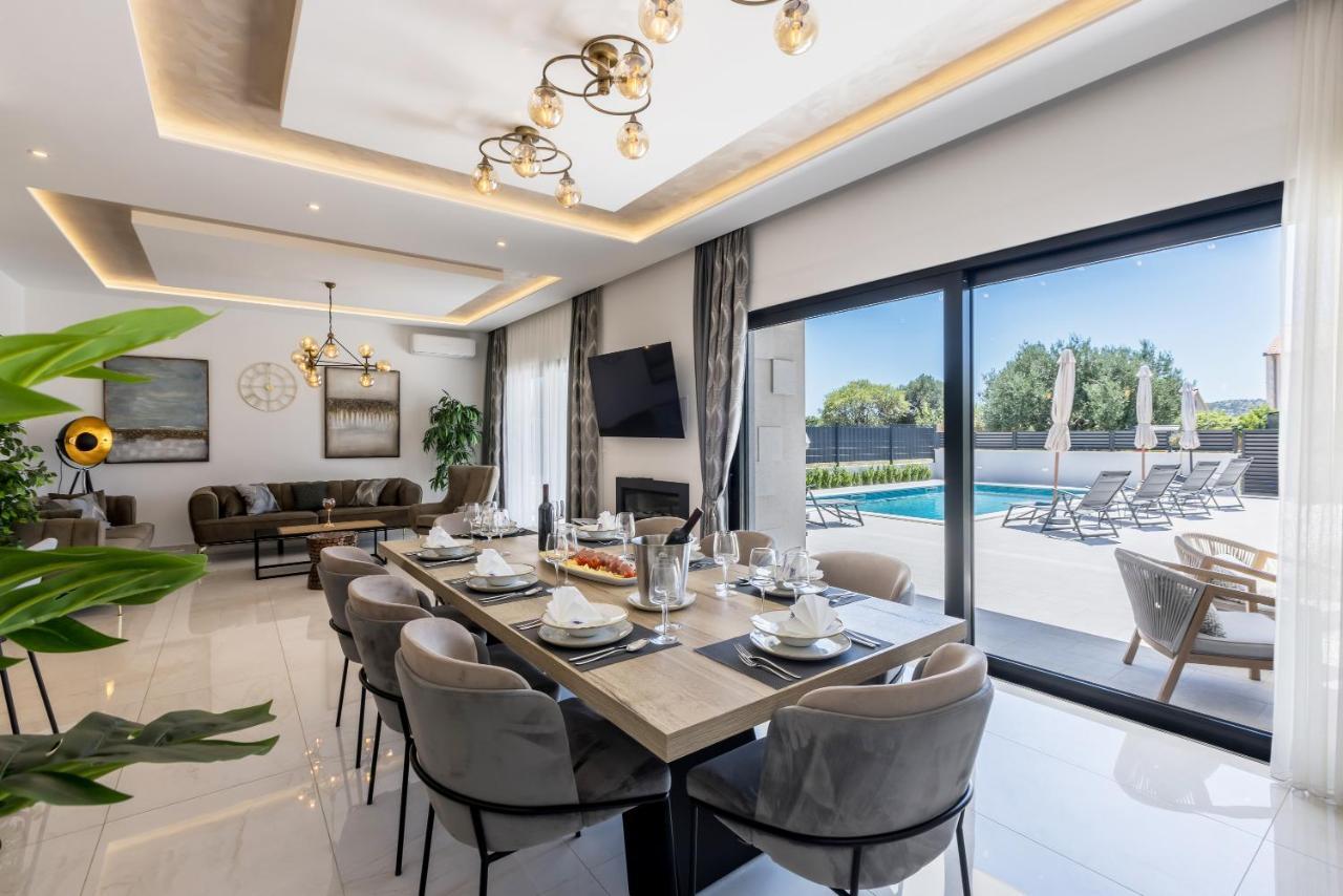 Luxury Villa Diana With Heated Pool And Jacuzzi Dograde 외부 사진