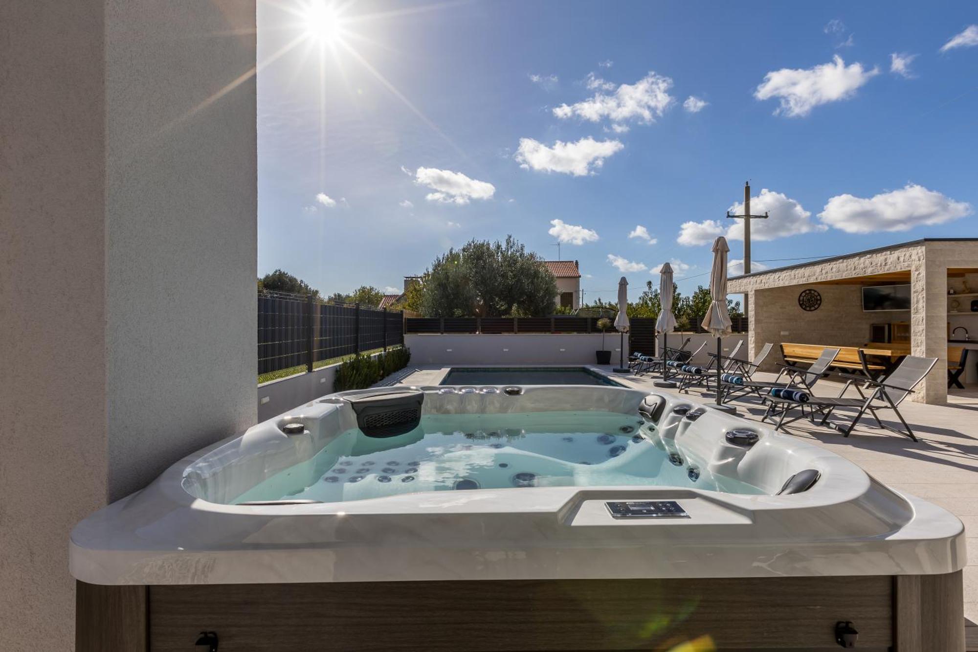 Luxury Villa Diana With Heated Pool And Jacuzzi Dograde 외부 사진