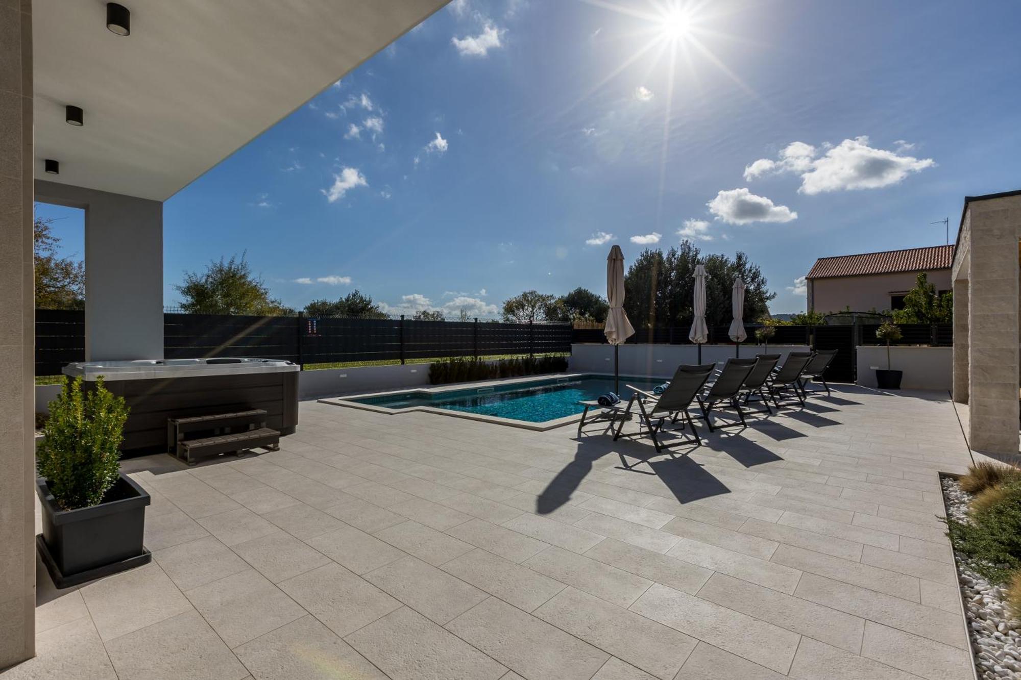 Luxury Villa Diana With Heated Pool And Jacuzzi Dograde 외부 사진