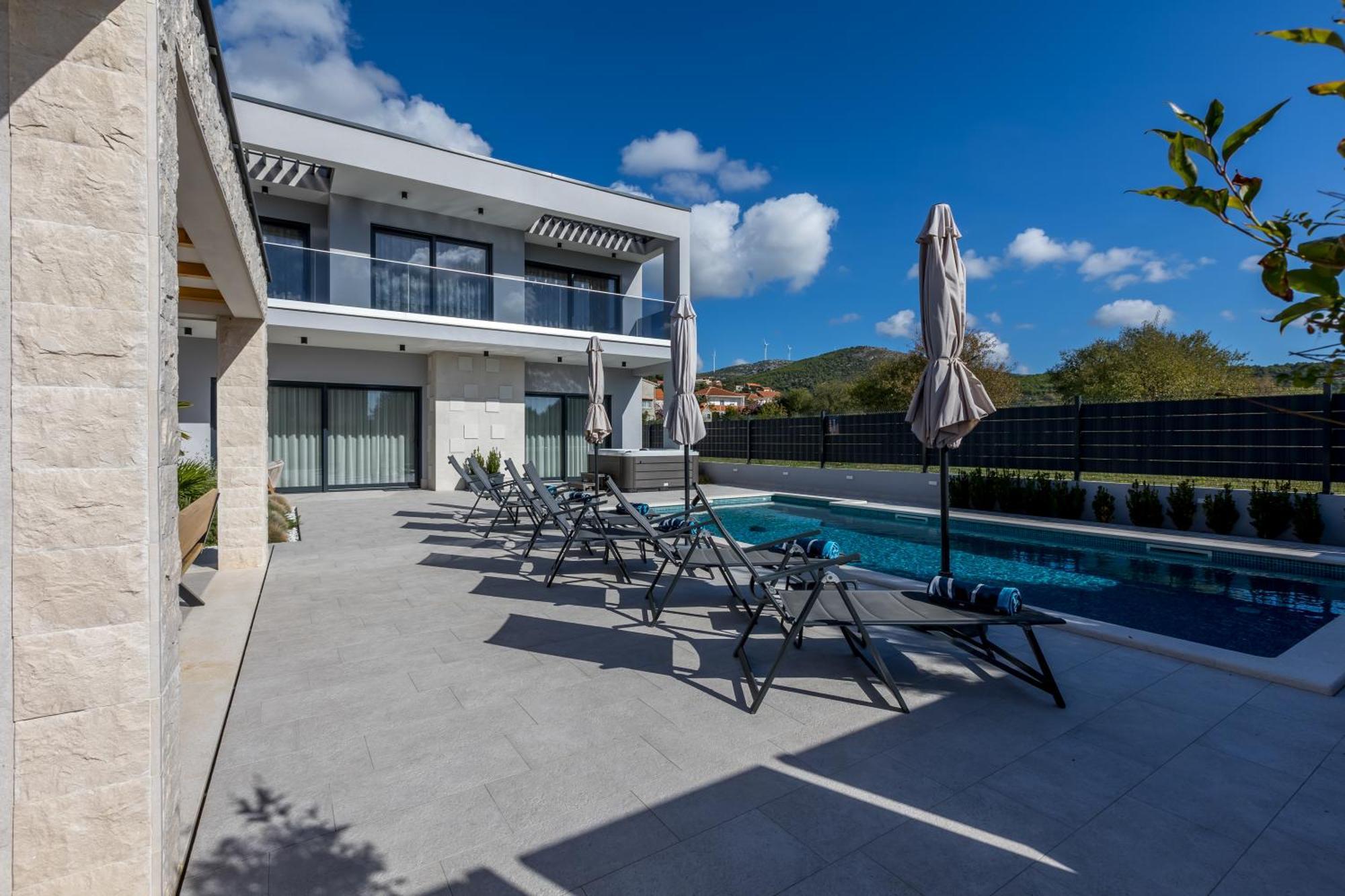 Luxury Villa Diana With Heated Pool And Jacuzzi Dograde 외부 사진