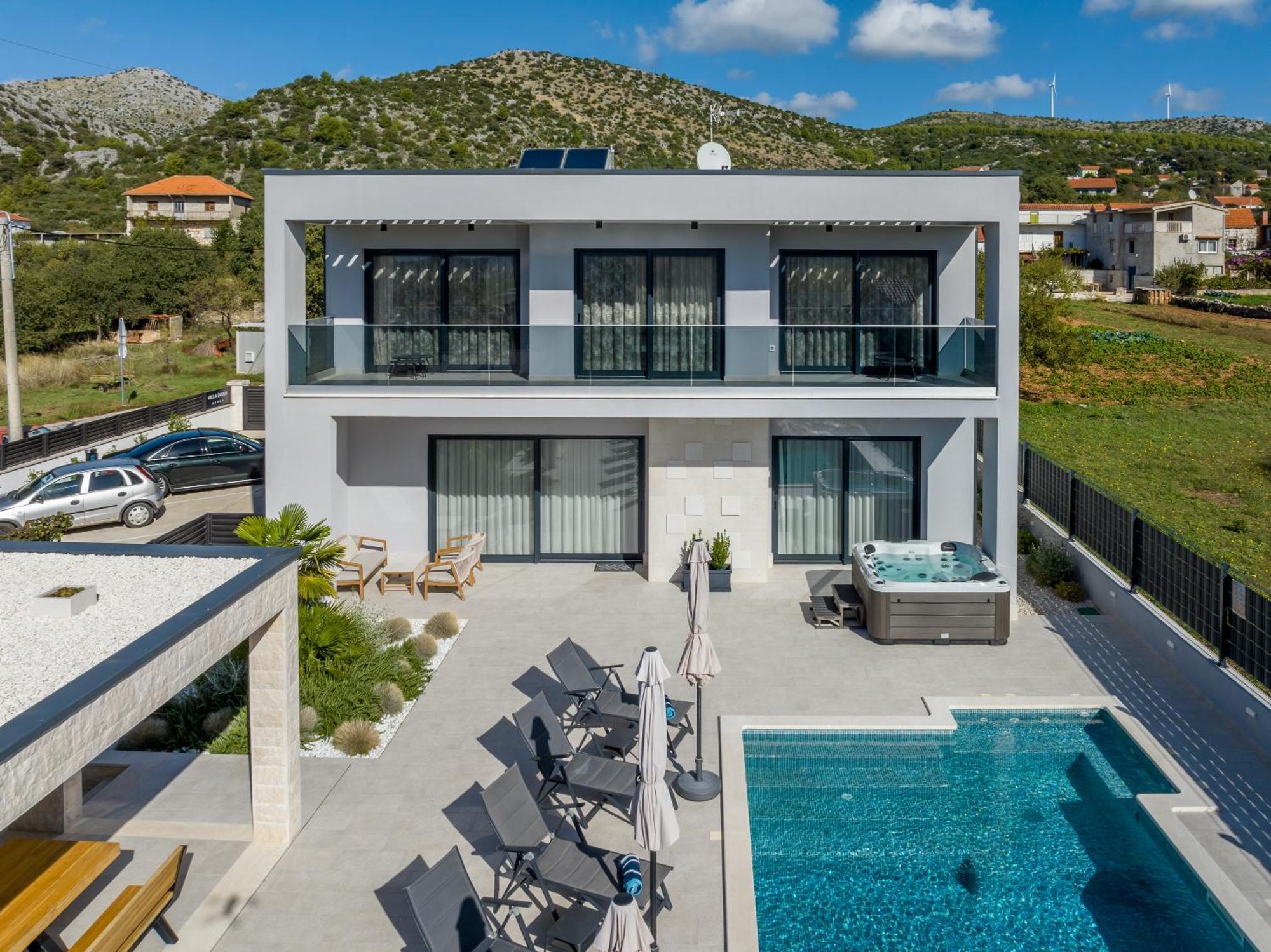 Luxury Villa Diana With Heated Pool And Jacuzzi Dograde 외부 사진