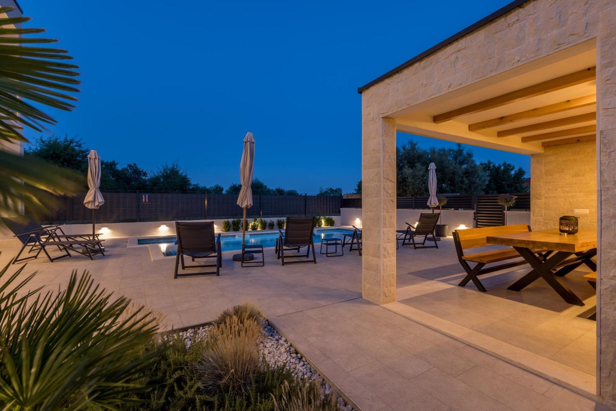 Luxury Villa Diana With Heated Pool And Jacuzzi Dograde 외부 사진
