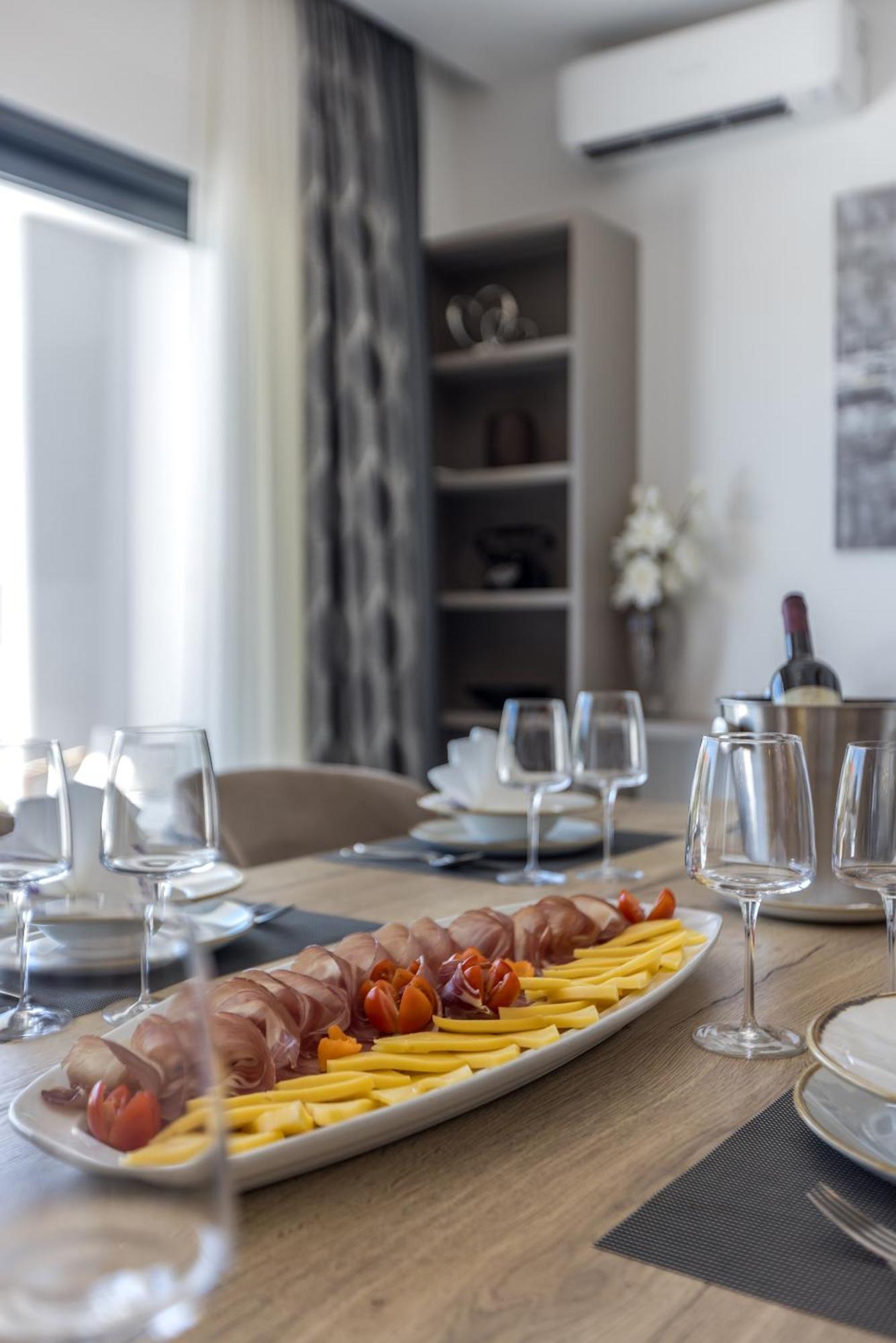 Luxury Villa Diana With Heated Pool And Jacuzzi Dograde 외부 사진